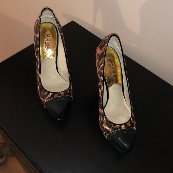 Michael Kors Cynthia Leopard Heel - Picture 4 of 8
